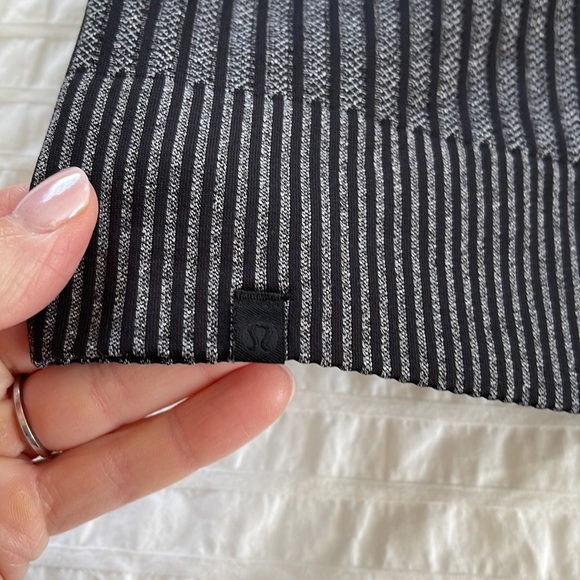 Women’s Lululemon fair isle swiftly base layer L - Picture 3 of 5